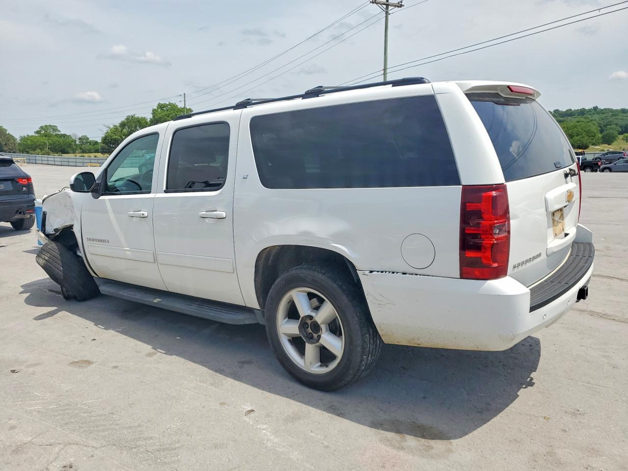 2013 CHEVROLET SUBURBAN K1500 LT photo 4
