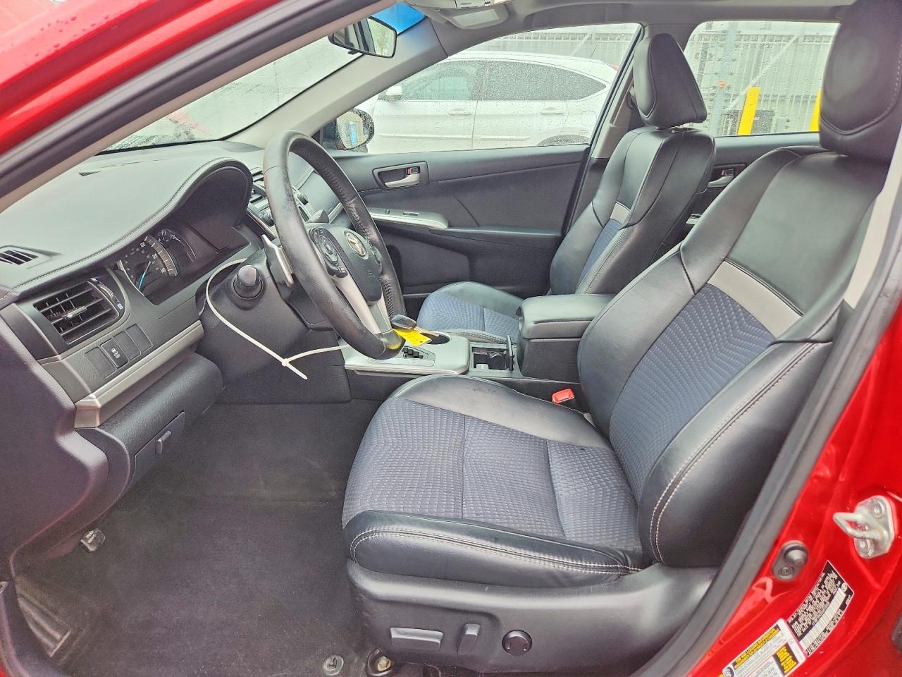 2012 TOYOTA CAMRY SE photo 19