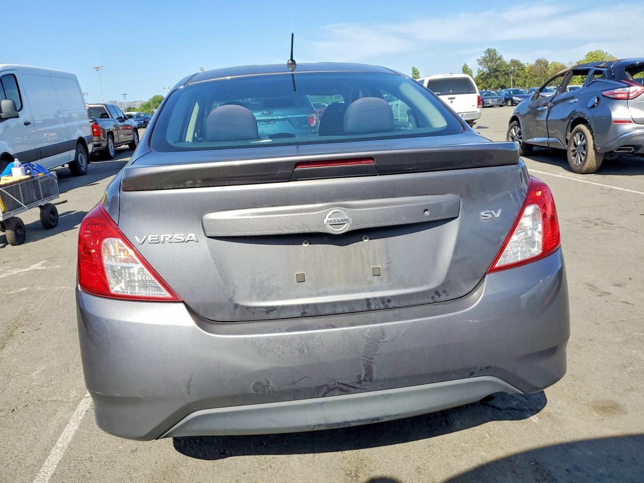 2018 NISSAN VERSA SV photo 11
