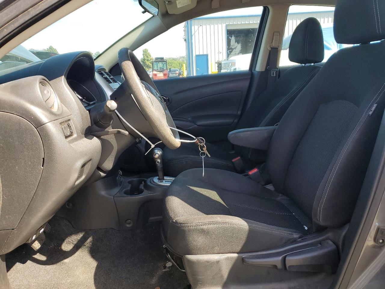 2018 NISSAN VERSA SV photo 13