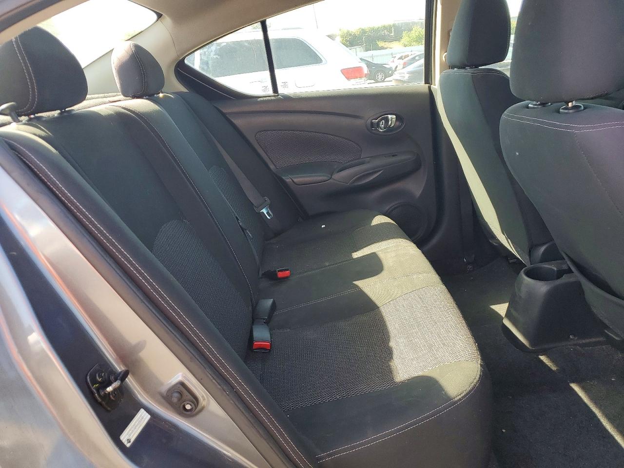 2018 NISSAN VERSA SV photo 19