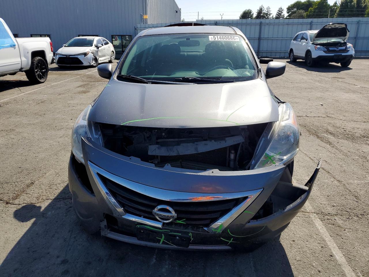 2018 NISSAN VERSA SV photo 9
