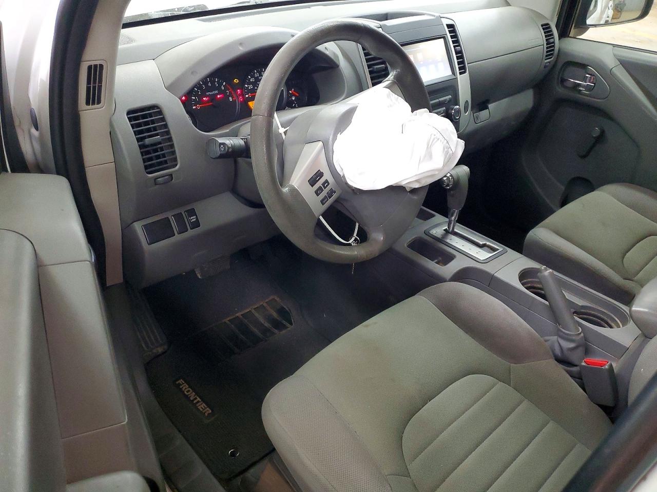 2019 NISSAN FRONTIER S photo 8
