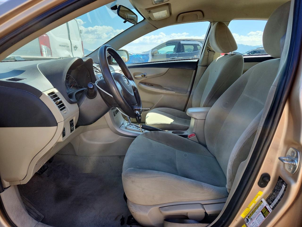 2012 TOYOTA COROLLA LE photo 13
