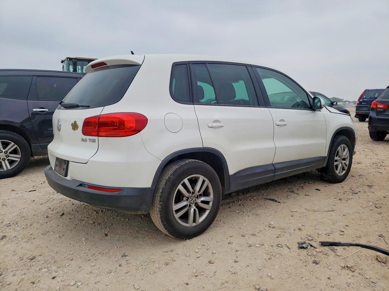 2013 VOLKSWAGEN TIGUAN S photo 7