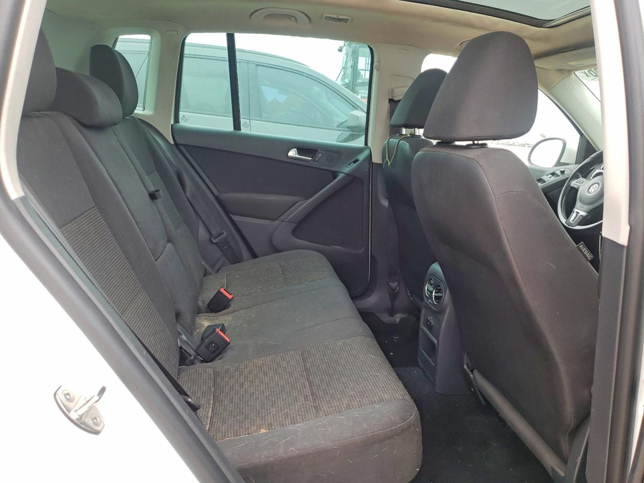 2013 VOLKSWAGEN TIGUAN S photo 31