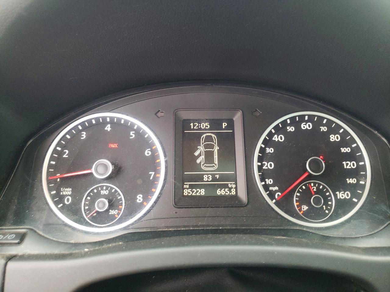 2013 VOLKSWAGEN TIGUAN S photo 25
