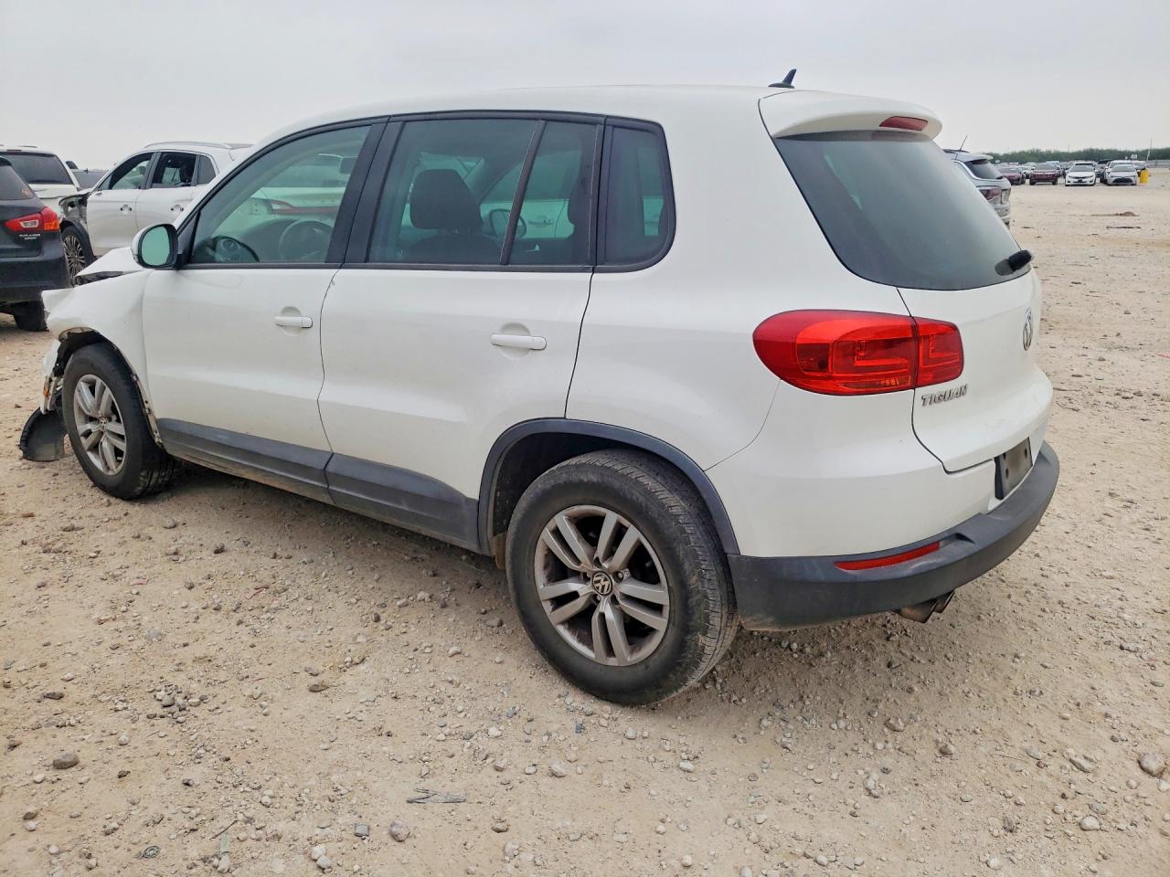 2013 VOLKSWAGEN TIGUAN S photo 4