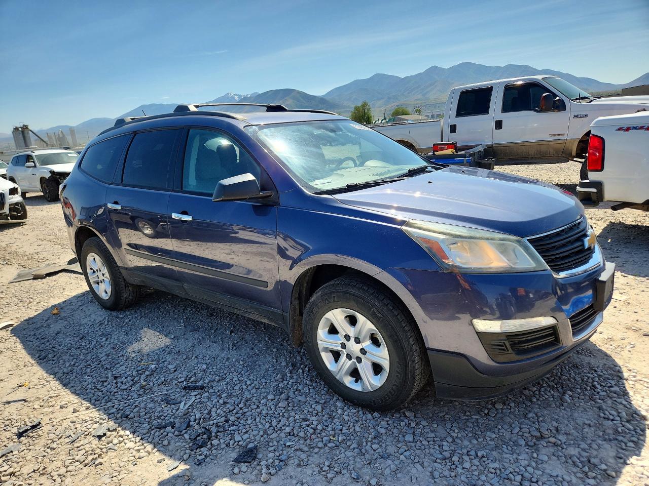 2014 CHEVROLET TRAVERSE LS photo 4