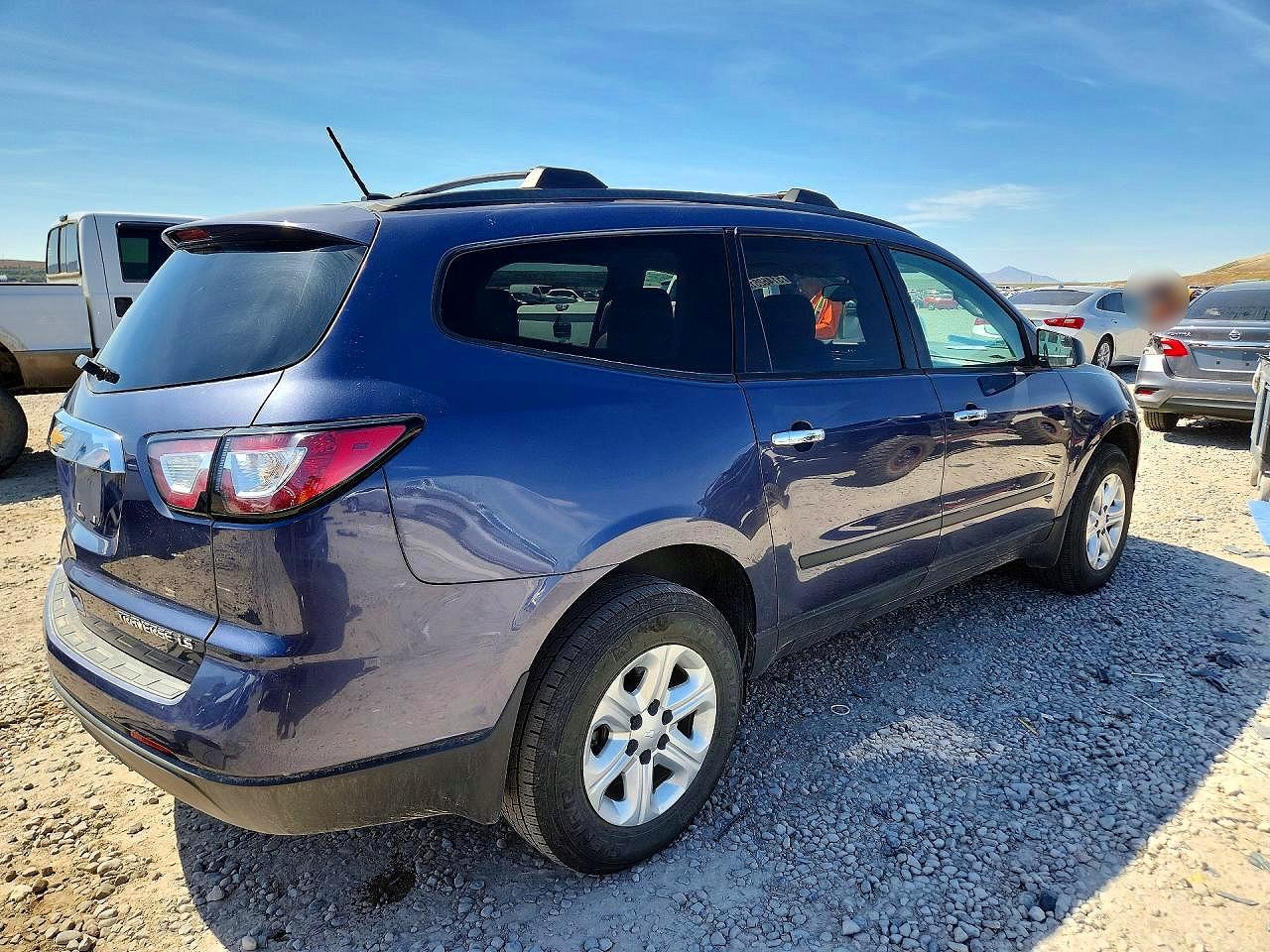 2014 CHEVROLET TRAVERSE LS photo 3