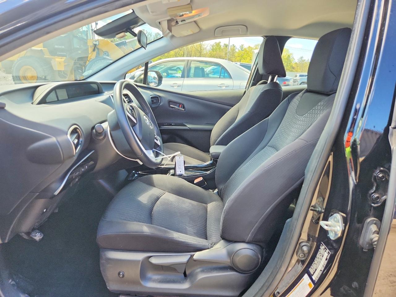 2018 TOYOTA PRIUS THREE photo 13