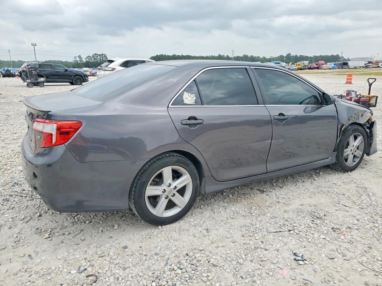 2012 TOYOTA CAMRY SE photo 7