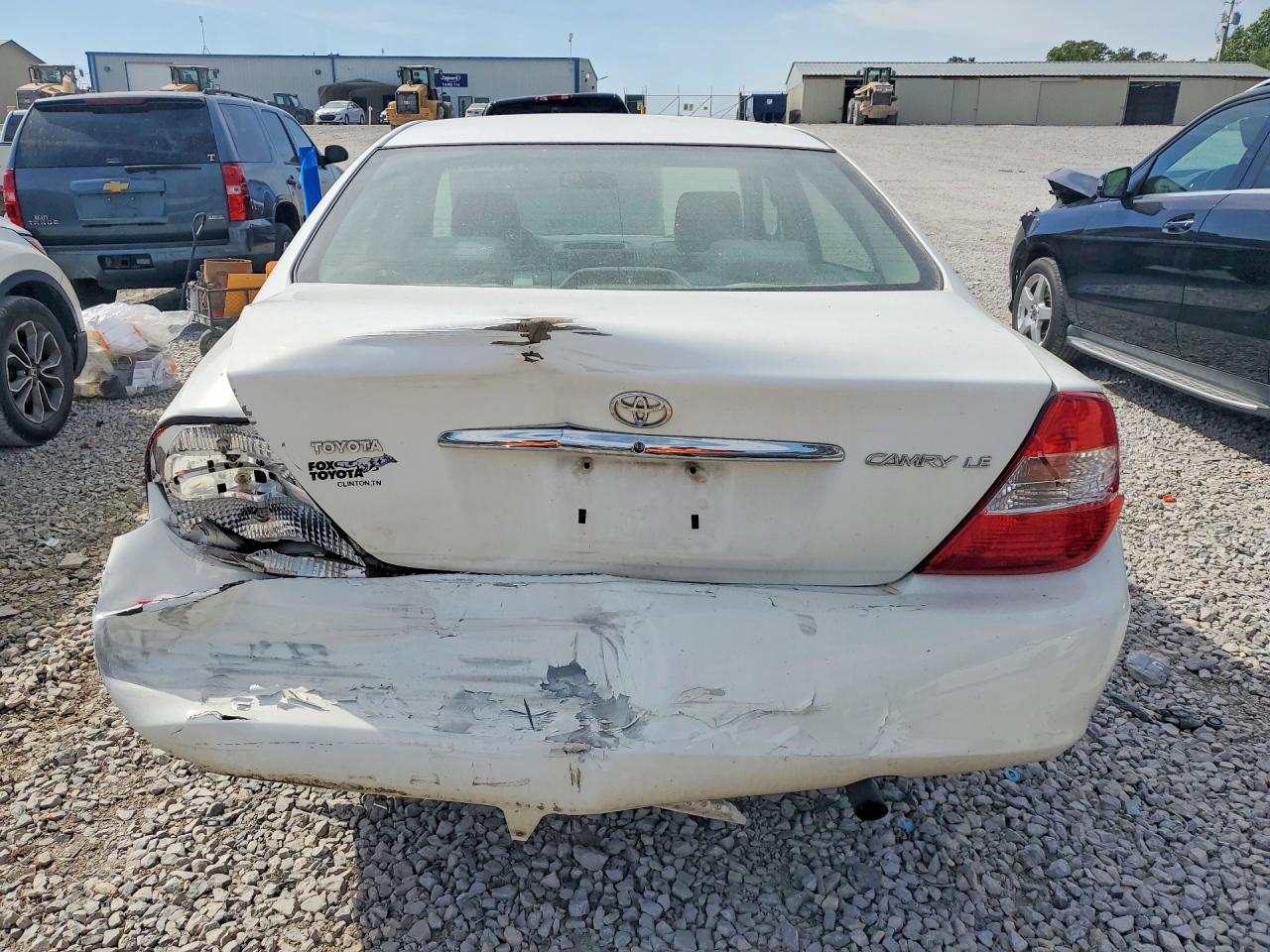 2004 TOYOTA CAMRY LE photo 11