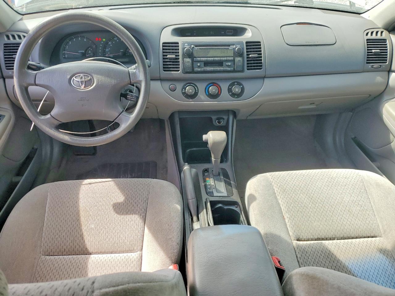 2004 TOYOTA CAMRY LE photo 15