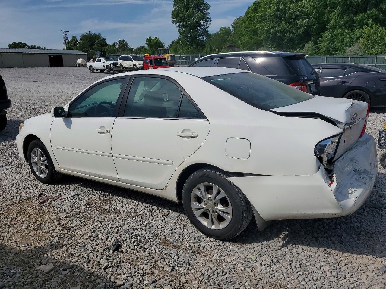 2004 TOYOTA CAMRY LE photo 3