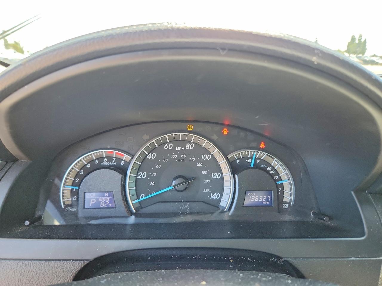 2014 TOYOTA CAMRY SE photo 9