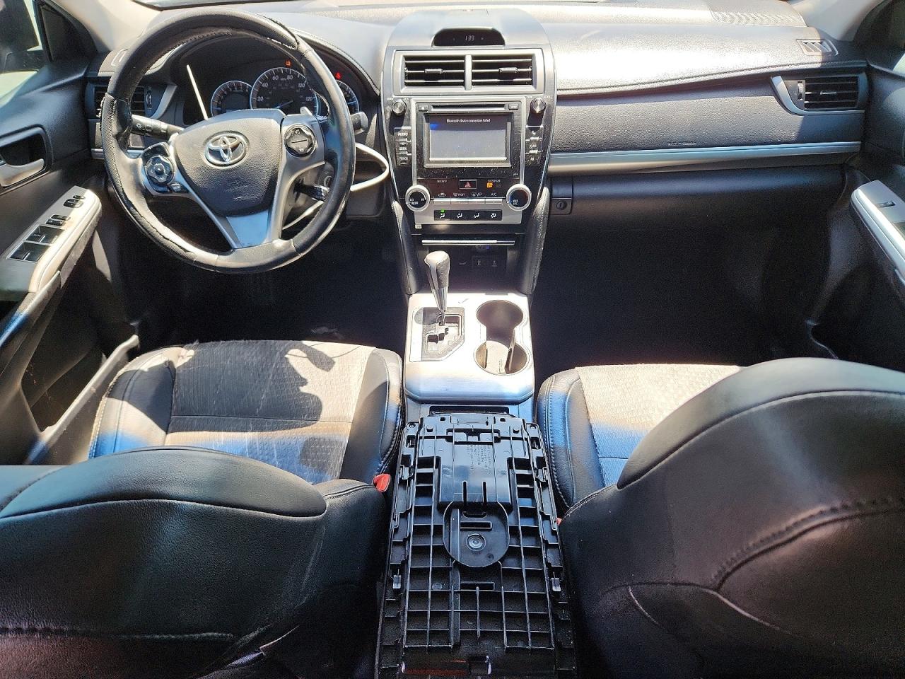 2014 TOYOTA CAMRY SE photo 8