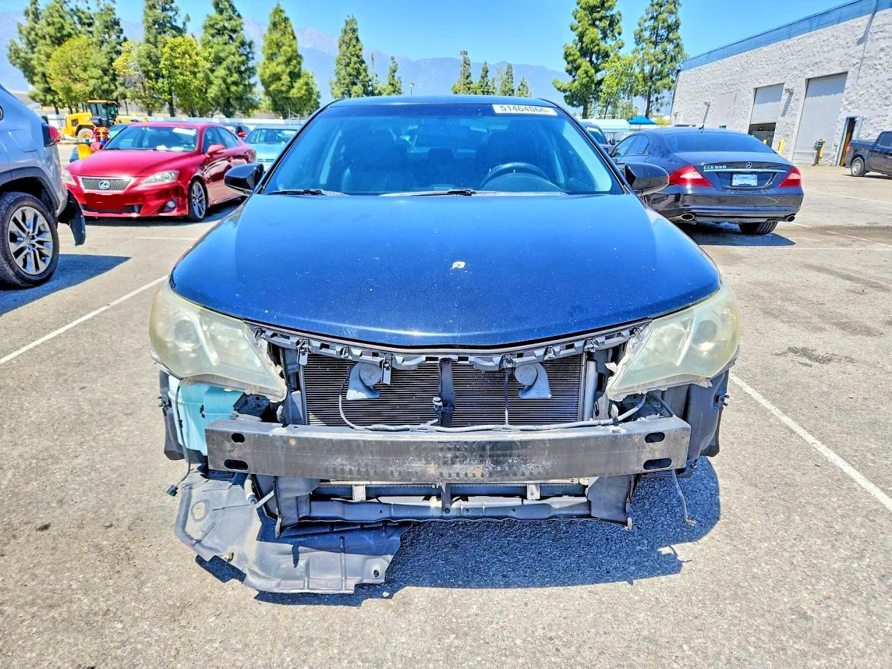 2014 TOYOTA CAMRY SE photo 5