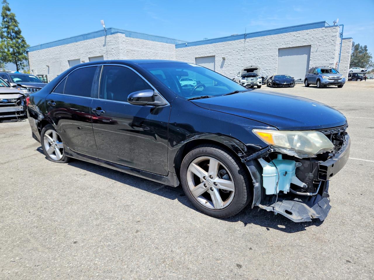 2014 TOYOTA CAMRY SE photo 4