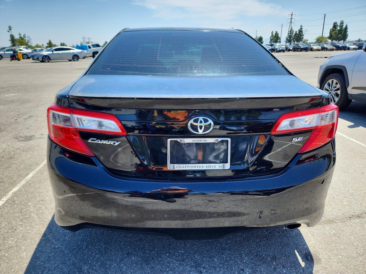 2014 TOYOTA CAMRY SE photo 6