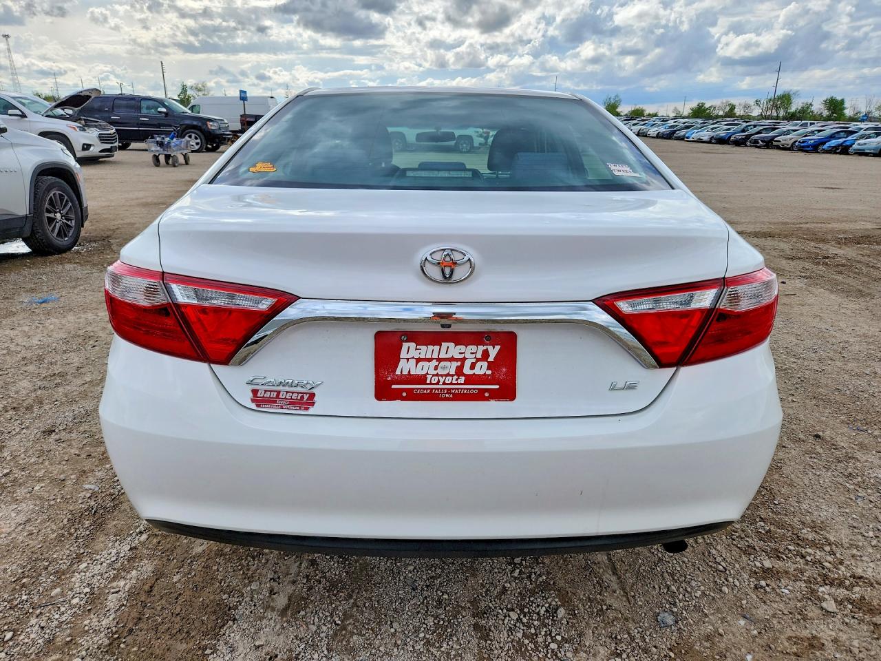 2017 TOYOTA CAMRY LE photo 16