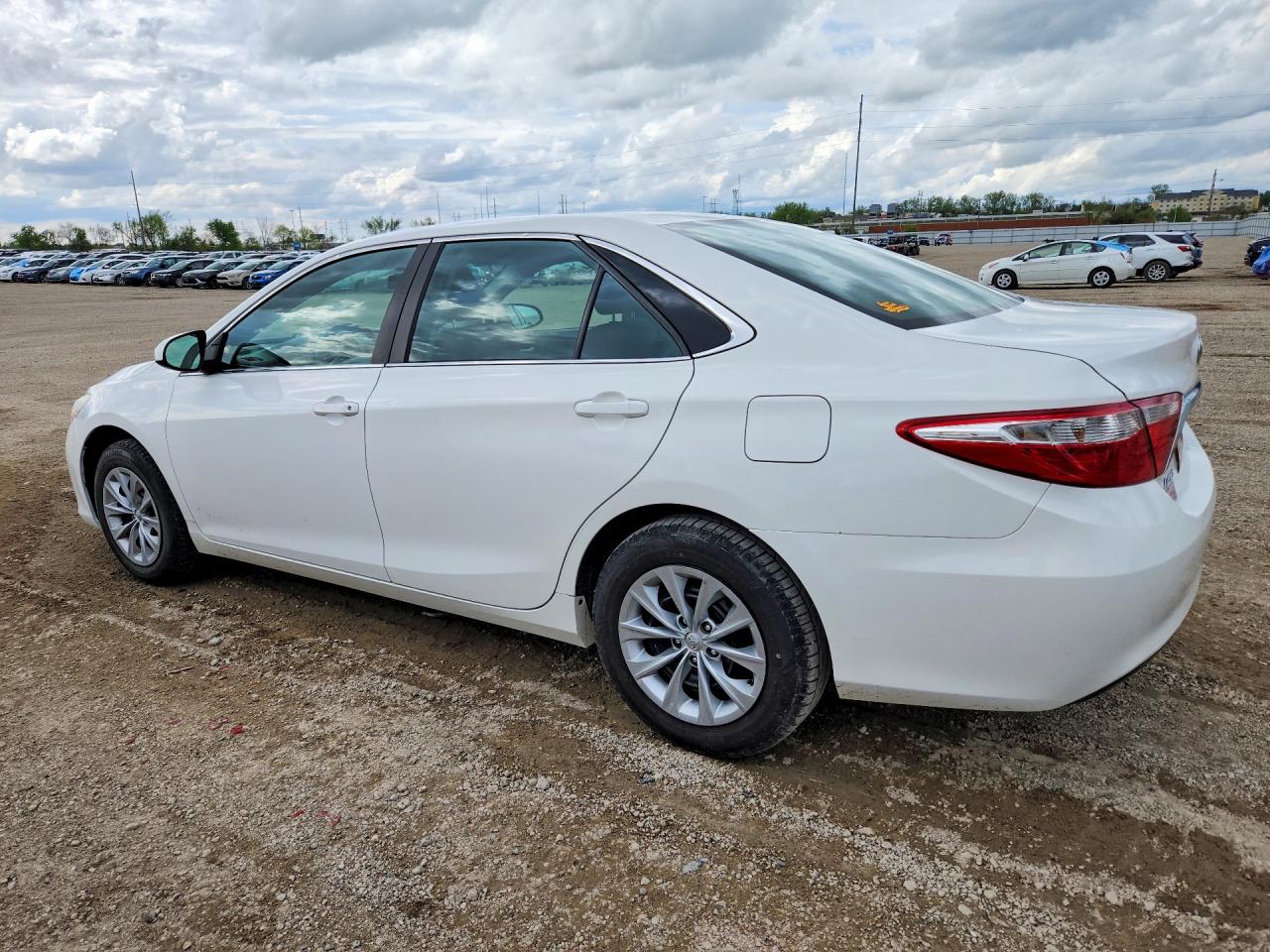 2017 TOYOTA CAMRY LE photo 4
