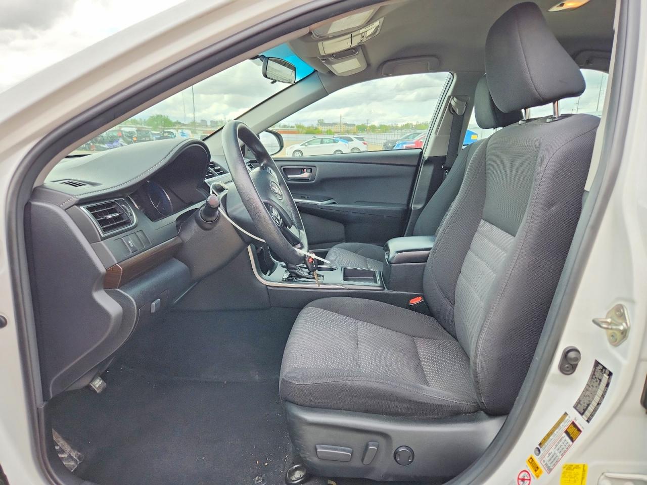 2017 TOYOTA CAMRY LE photo 19