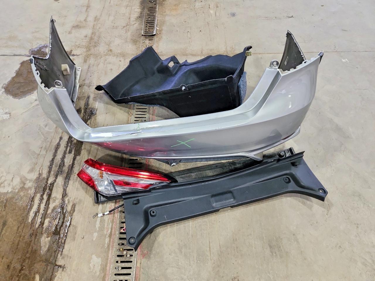 2019 TOYOTA CAMRY SE photo 34
