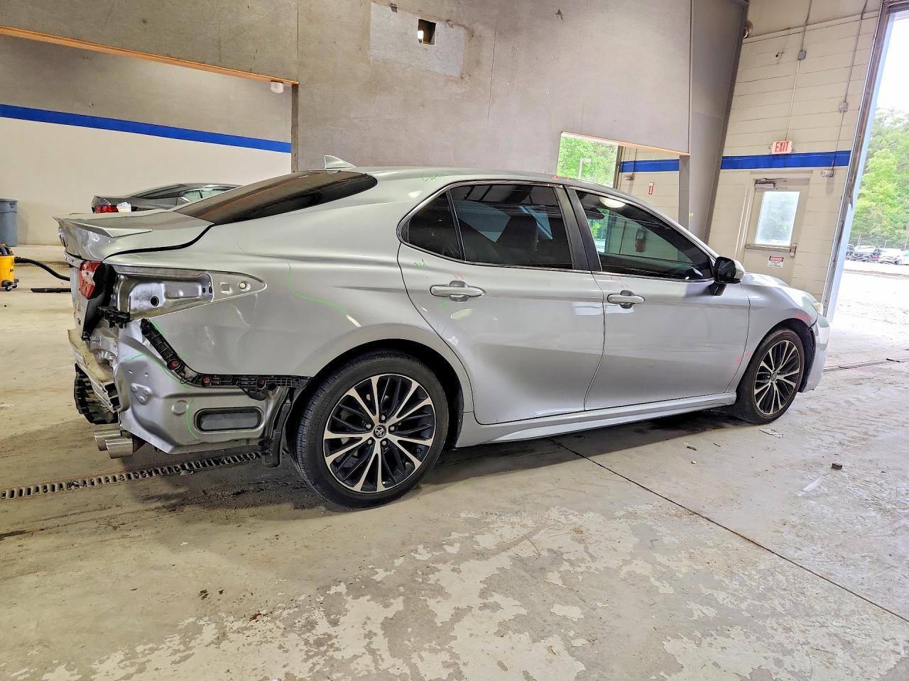 2019 TOYOTA CAMRY SE photo 7