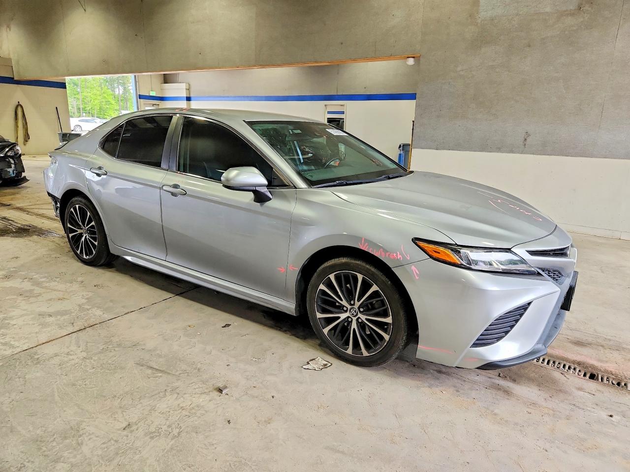 2019 TOYOTA CAMRY SE photo 10