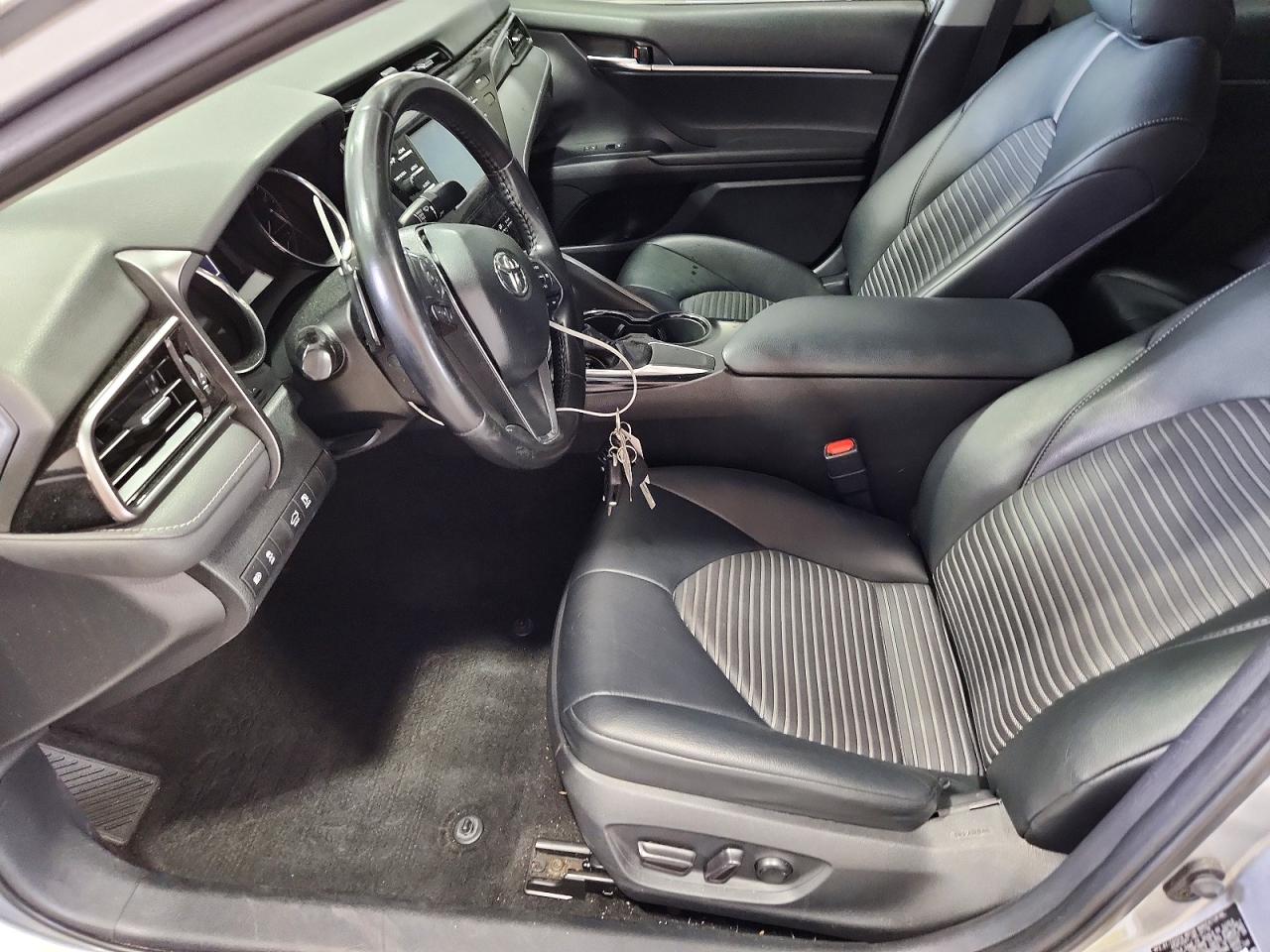 2019 TOYOTA CAMRY SE photo 19