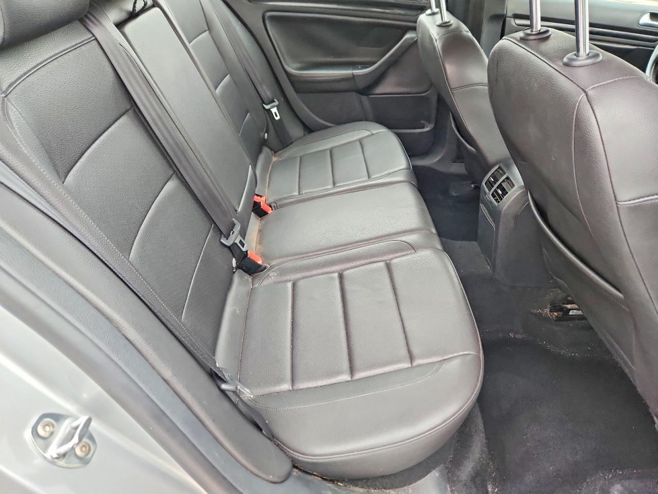 2013 VOLKSWAGEN JETTA TDI photo 28