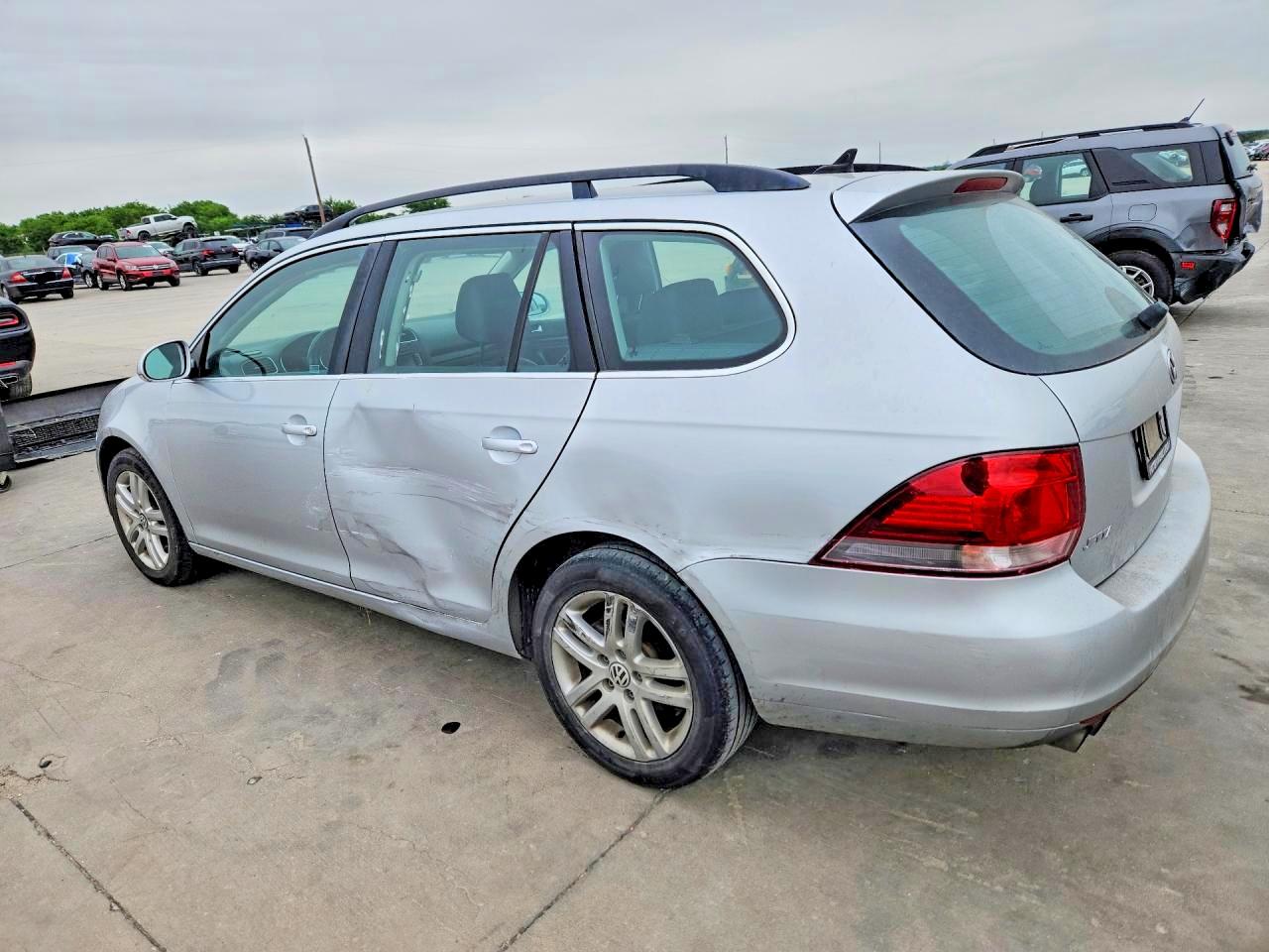 2013 VOLKSWAGEN JETTA TDI photo 4