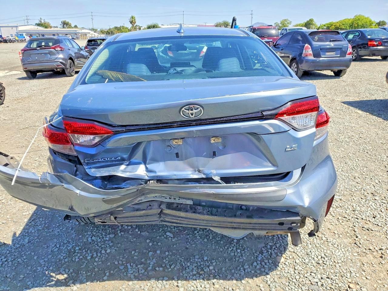 2020 TOYOTA COROLLA LE photo 11