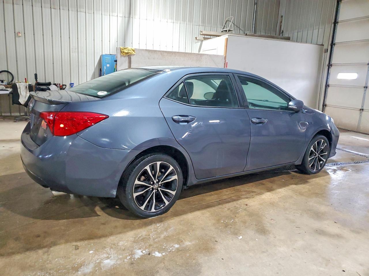 2017 TOYOTA COROLLA SE photo 3