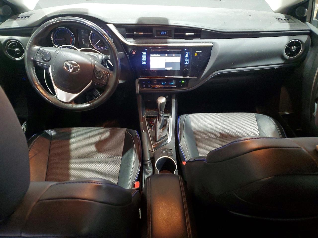 2017 TOYOTA COROLLA SE photo 8