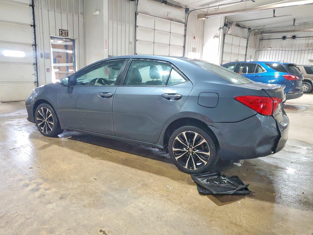 2017 TOYOTA COROLLA SE photo 2