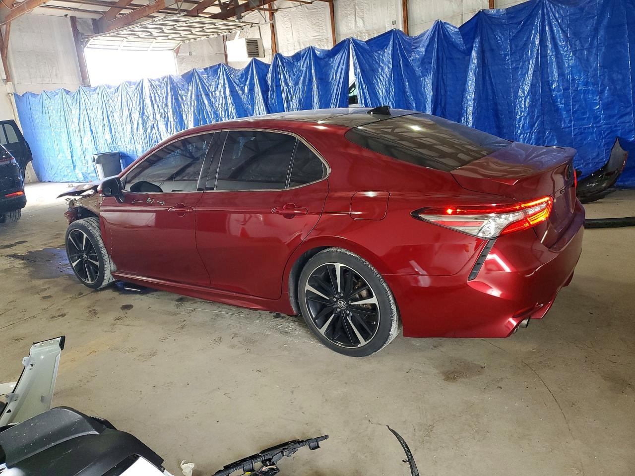 2018 TOYOTA CAMRY XSE photo 3