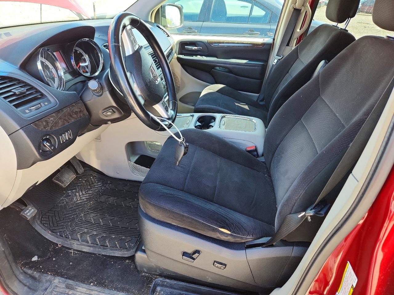 2011 DODGE GRAND CARAVAN CREW photo 13