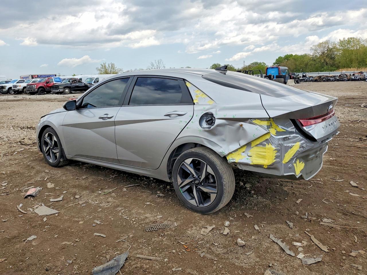 2023 HYUNDAI ELANTRA SEL photo 4