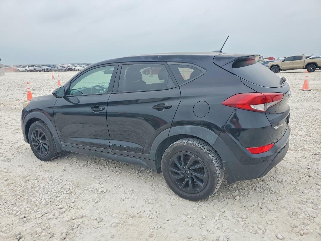 2017 HYUNDAI TUCSON SE photo 3