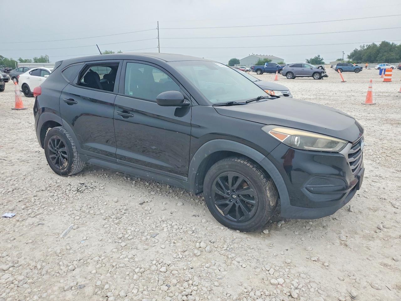 2017 HYUNDAI TUCSON SE photo 7