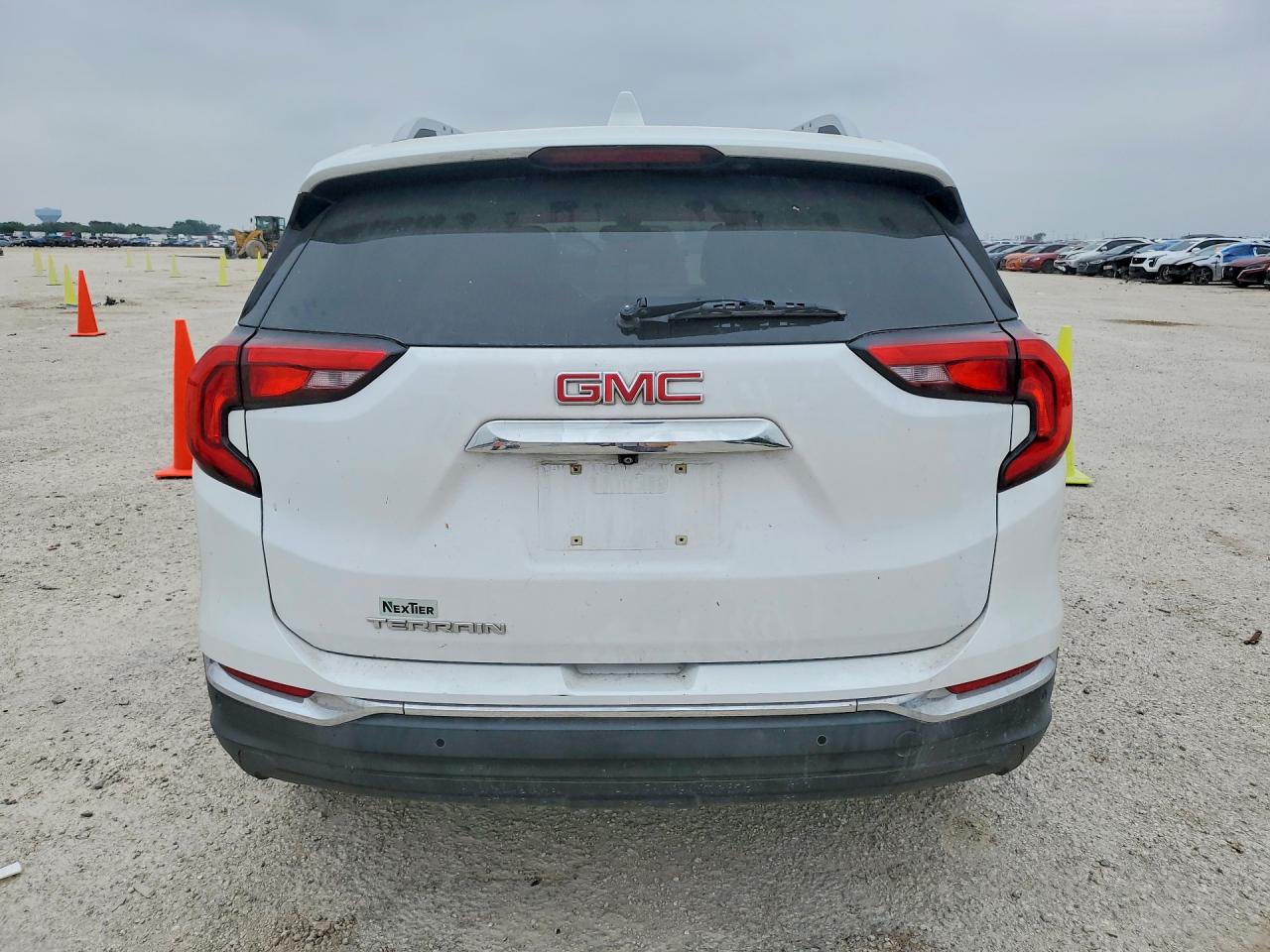 2019 GMC TERRAIN SLT photo 11