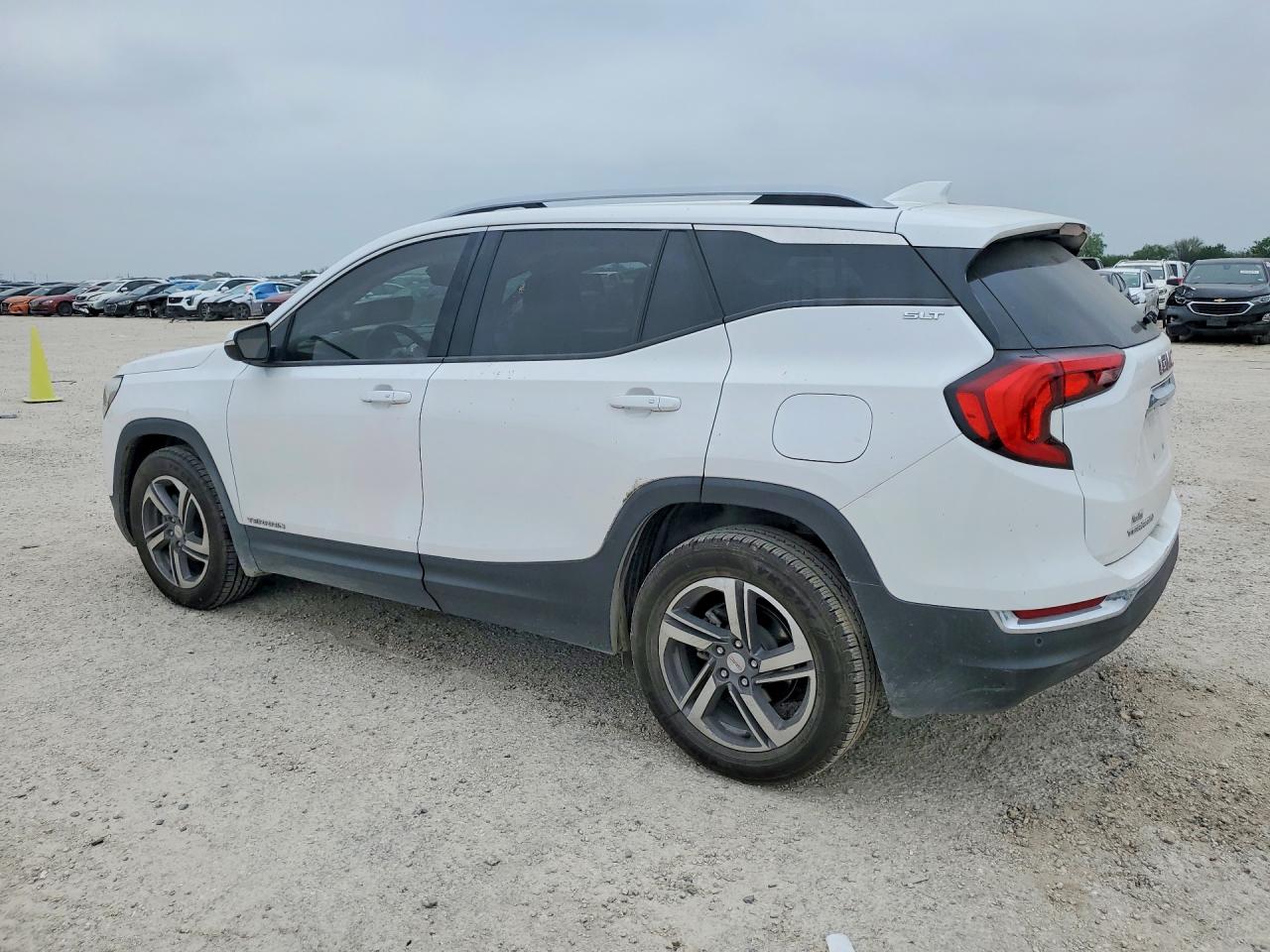 2019 GMC TERRAIN SLT photo 3
