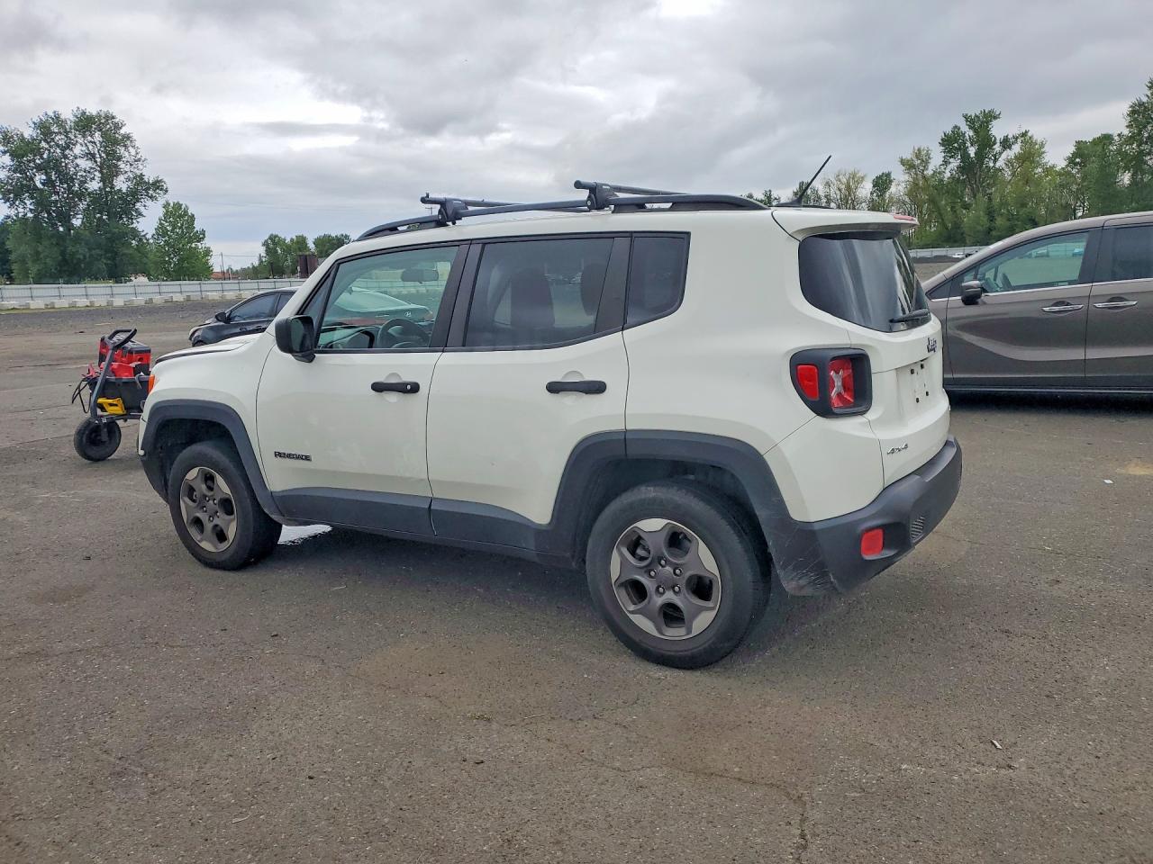 2017 JEEP RENEGADE SPORT photo 2