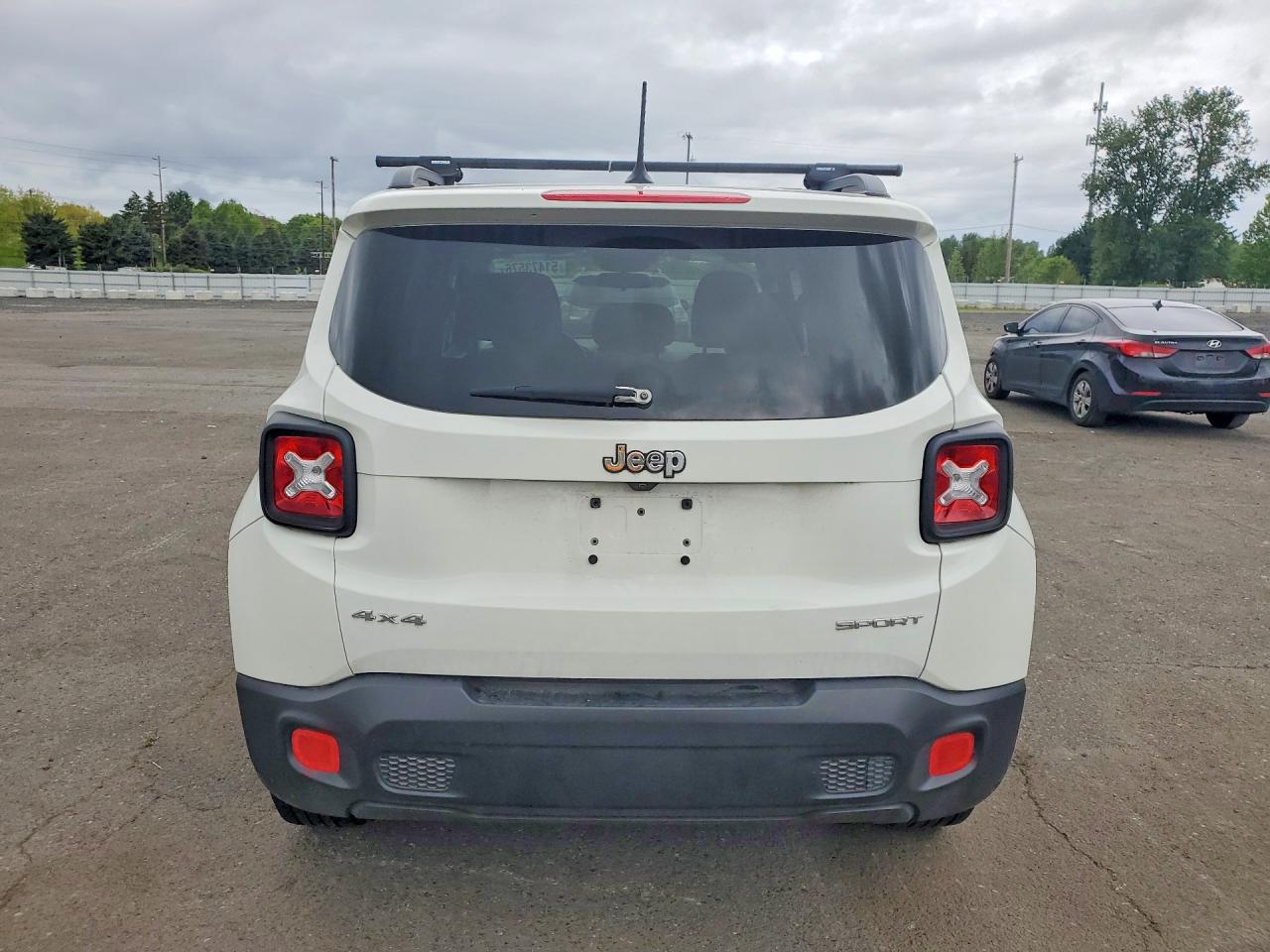2017 JEEP RENEGADE SPORT photo 6