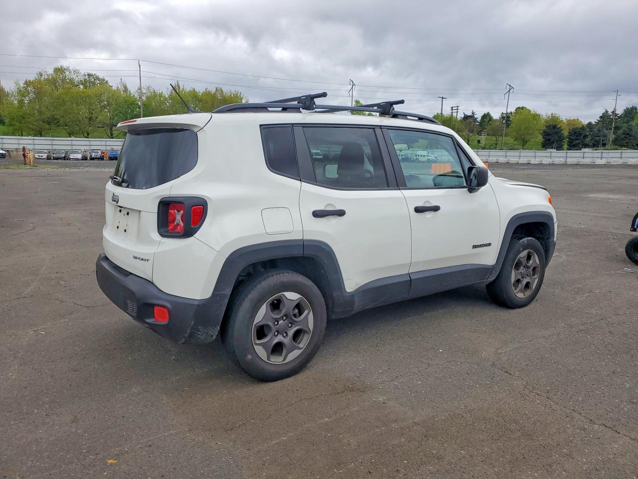 2017 JEEP RENEGADE SPORT photo 3