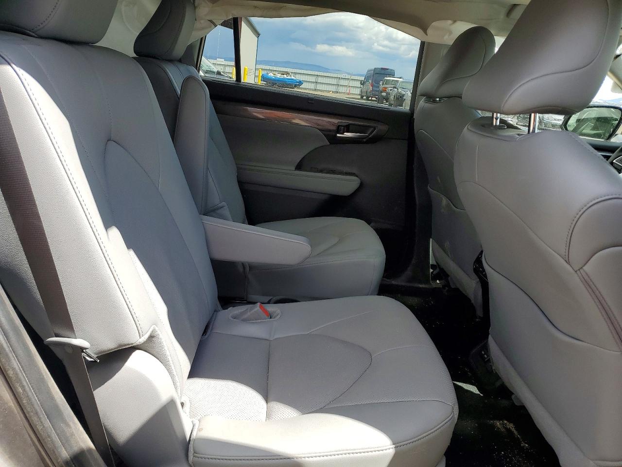 2025 TOYOTA HIGHLANDER HYBRID PLATINUM photo 28