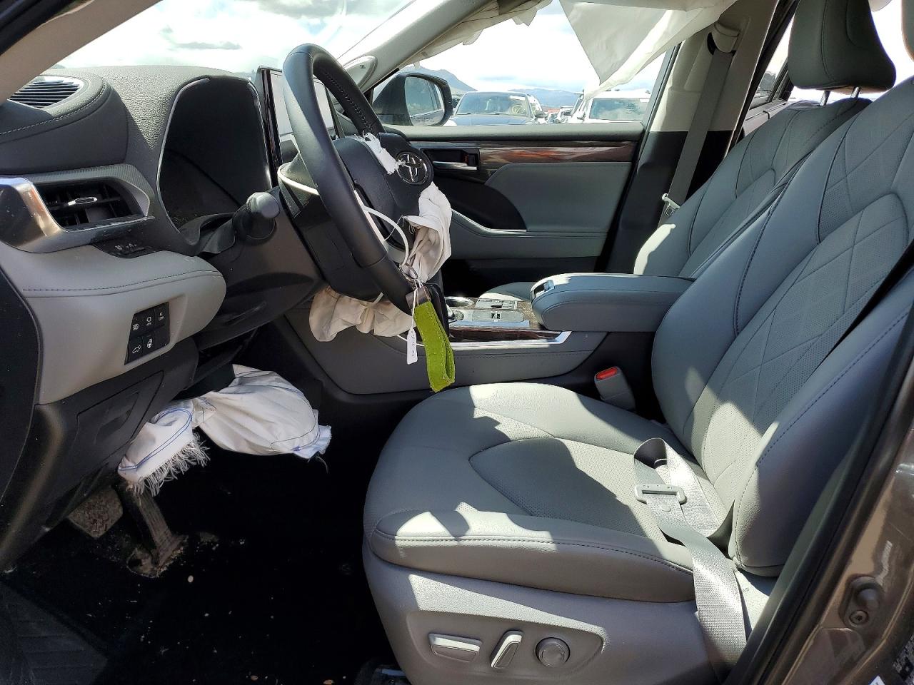 2025 TOYOTA HIGHLANDER HYBRID PLATINUM photo 19