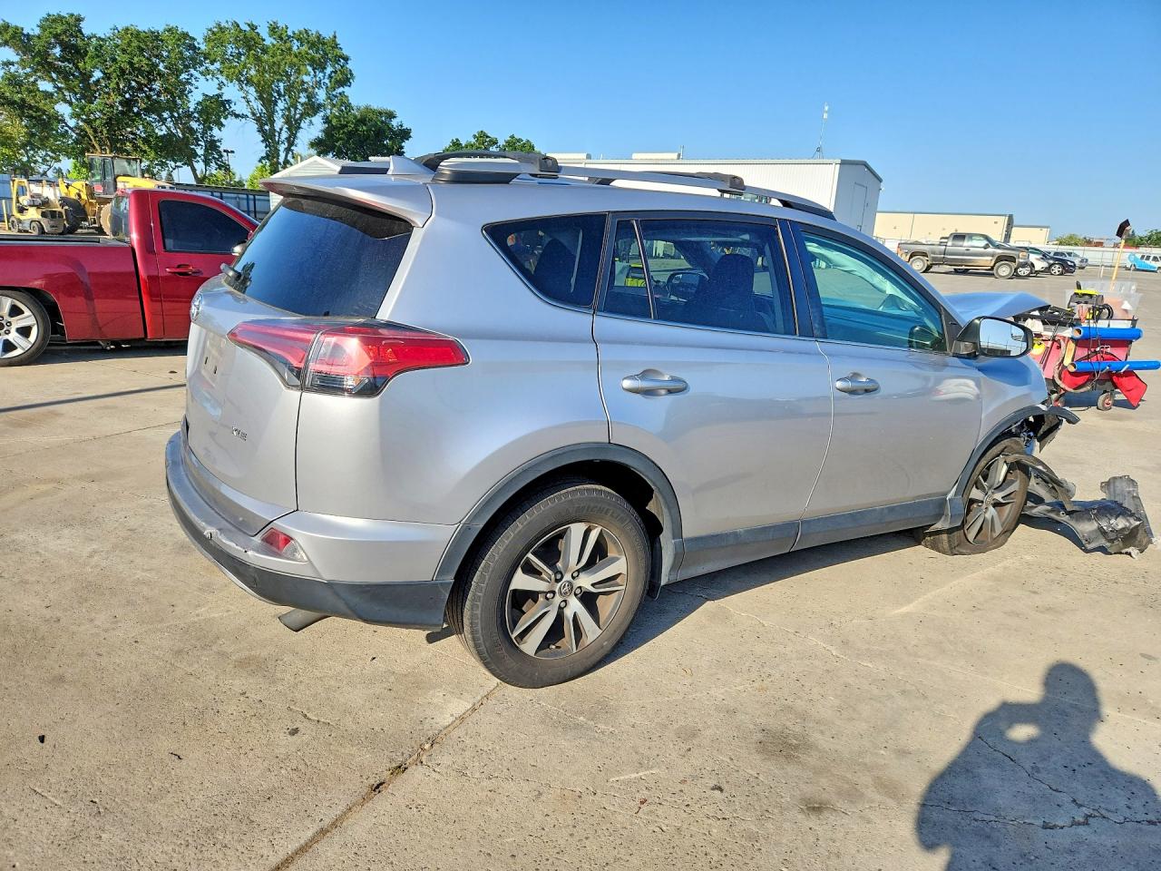 2017 TOYOTA RAV4 XLE photo 3